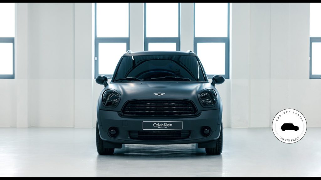 El lado oscuro de la sala. El MINI Countryman diseñado por Calvin Klein.
